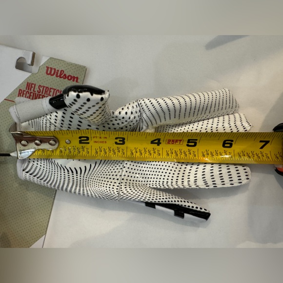 New Wilson NFL youth stretch fit receivers gloves - Picture 7 of 7